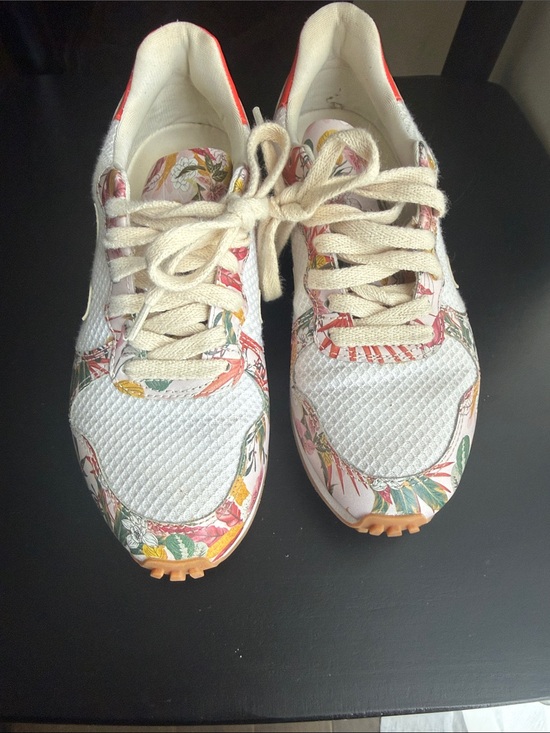 Veja Shoes - White Floral-Print Women's Veja Athletic Sneakers